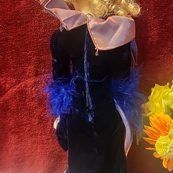 Treasury Collection Paradise Galleries. World's Finest Porcelain Doll. - Picture 8 of 15